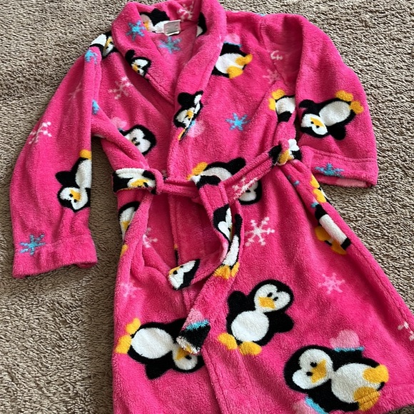 Robe - Picture 3 of 3